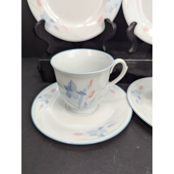 Fresh Flowers by Excel Iris 2 Footed Cups and Saucers with 2 Dessert Plate - Picture 4 of 10